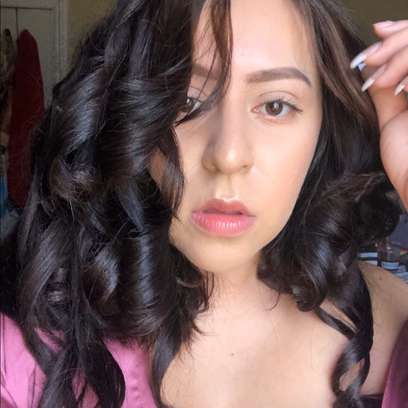 Meet your Posher, Dominique - Picture 1 of 1